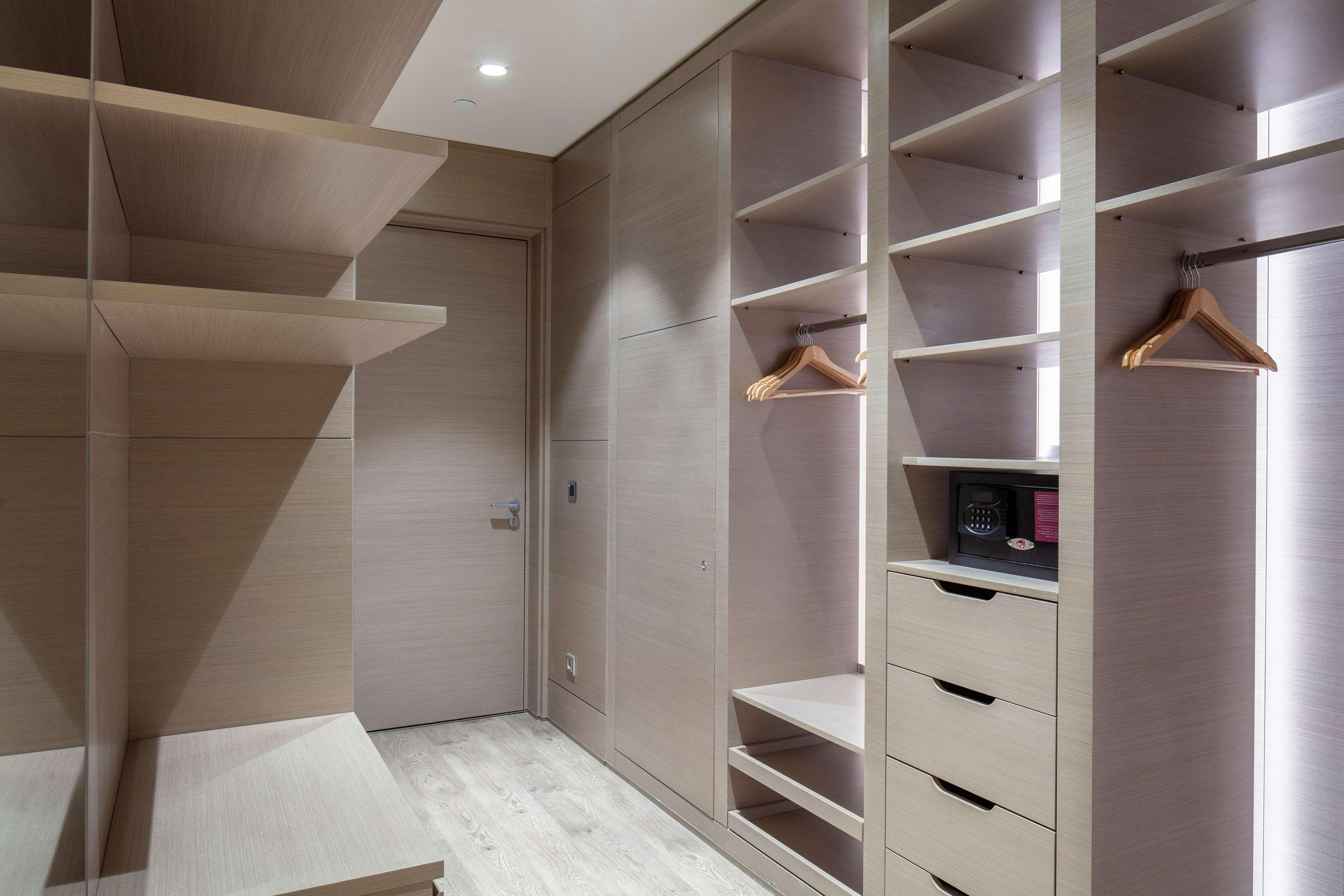 Hilton Istanbul Bakirkoy Hotel Exterior photo A walk-in closet